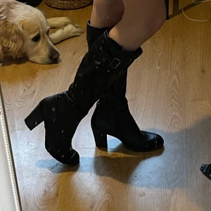 Mid Calf Boots - sparsamt använda 