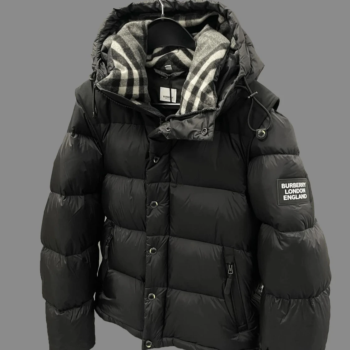 Svart dunjacka från Burberry