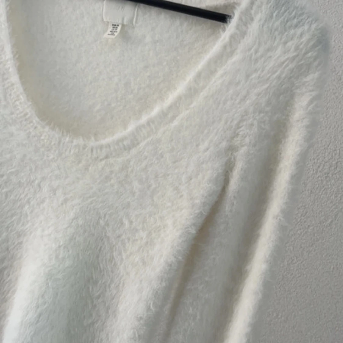 Vit fluffig tröja från H&M - 1