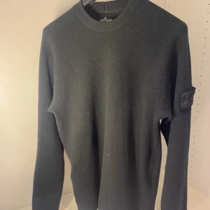 Stone Island tröja - Tja, säljer nu min stone Island tröja i storlek L. Skicket är mycket bra, 8.5/10. Nypris runt 7000, mitt pris är 2299, men kan diskuteras vid intresse. Hör av dig vid frågor o funderingar!