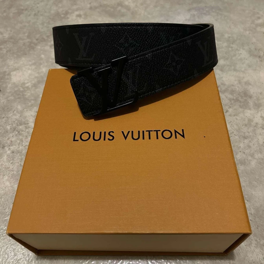 Svart bälte från Louis Vuitton - 4