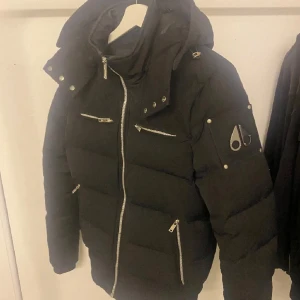 Moose knuckles jacka - Skick 9/10 använts 1 vinter. Snabb köp och vi kan diskutera pris