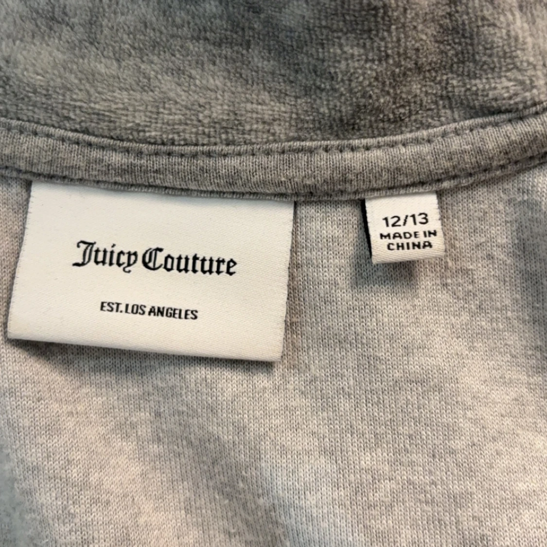 Grå hoodie från Juicy Couture - 2