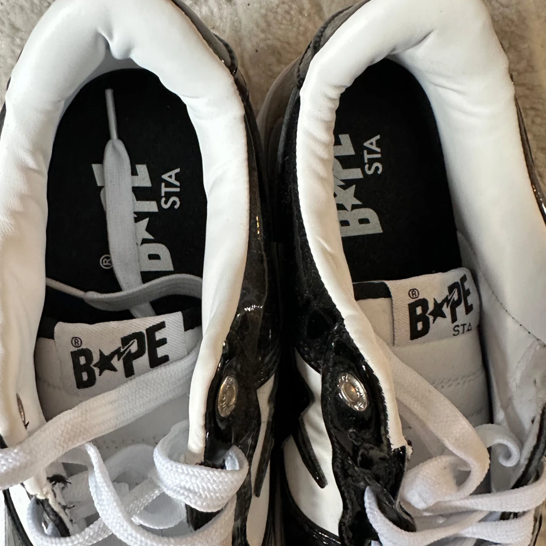 Svartvita sneakers från BAPE - 1