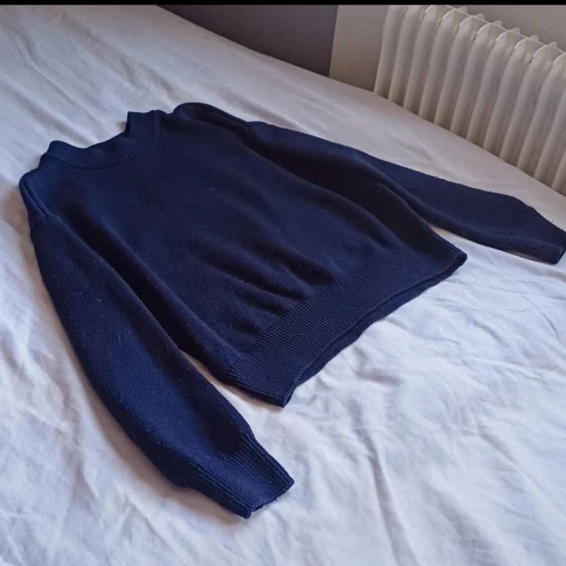 Mörkblå stickad tröja - 1