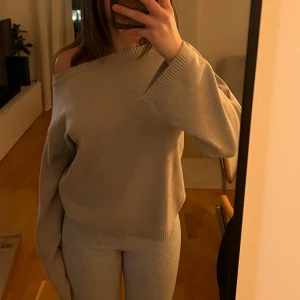 tröja - beige boatneck tröja från ginatricot, slutsåld på hemsidan! köpt för inte alls längesedan och knappt använd