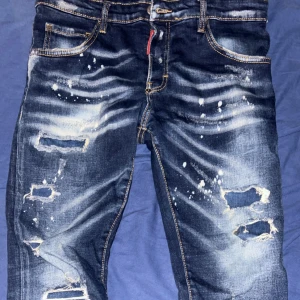 dsquared 2 jeans  - Rensar garderoben, vill bli av med de så fort som möjligt. Pris kan diskuteras vid snabb affär. Passar folk som är mellan 170-185 och väger från 60-75