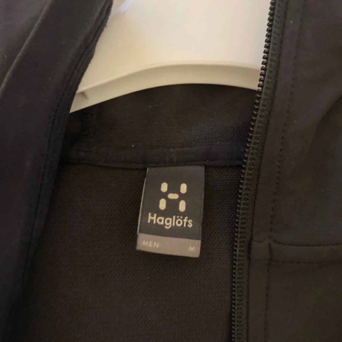 Svart jacka med huva från Haglöfs - 1