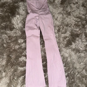 Ginatricot yoga pants - Hej säljer dessa rosa Gina yoga pantsen då dom inte använts dom är i storlek xxs