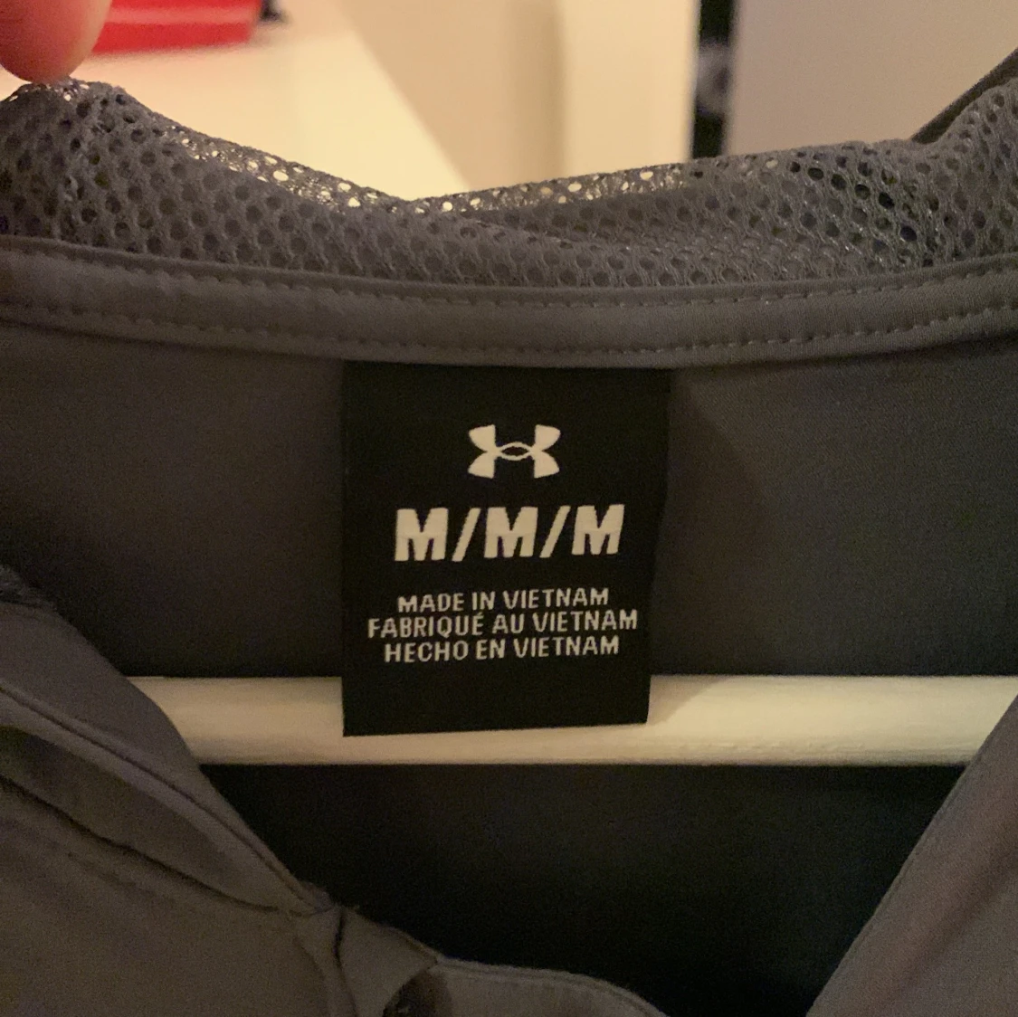 Grå jacka från Under Armour - 2