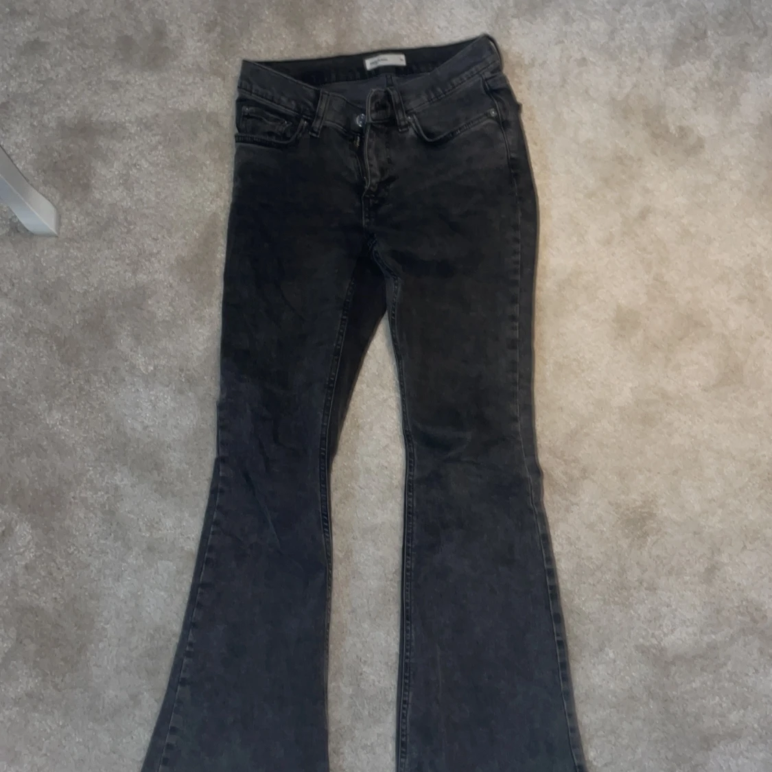 Svarta bootcut jeans