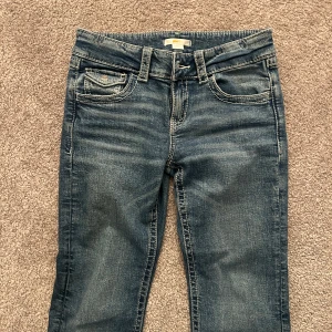 Jeans från Gina Tricot - Snygga jeans från Gina Tricot aldrig andvända st 158