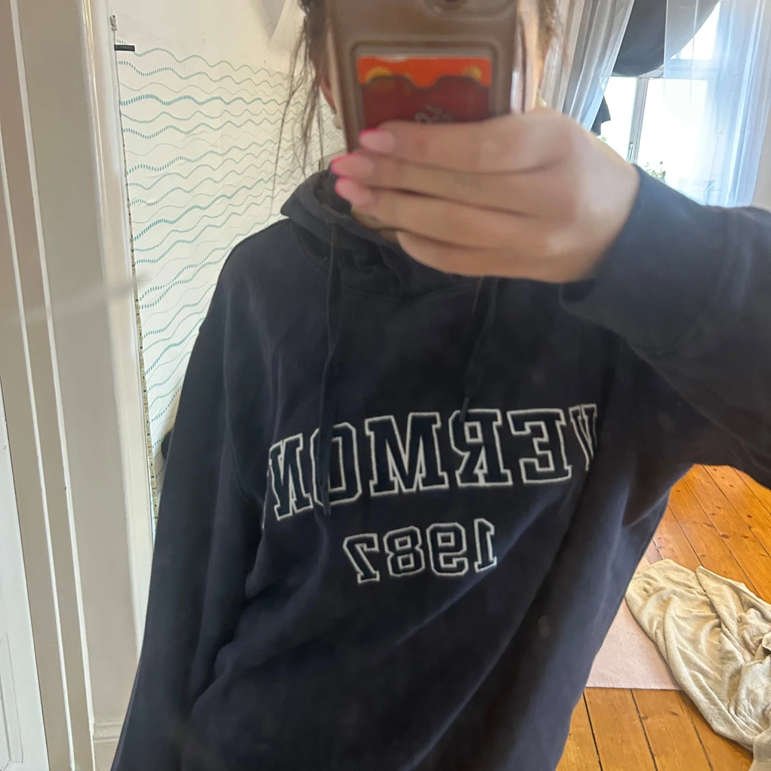 Mörkblå hoodie från Firefly