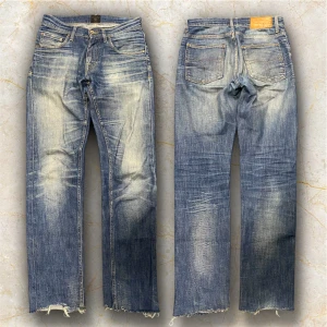 Feta tiger of sweden jeans - Riktigt feta tiger of sweden jeans som knappt passar mig längre. Riktigt snygg tvätt. Avklippta där nere. Ba skriva om du vill ha mått och bilder. W29 L32. Priset är inte hugget i sten