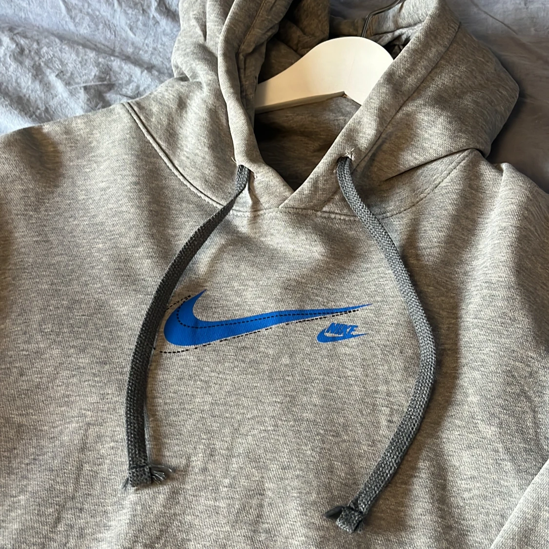 Grå hoodie från Nike - 1