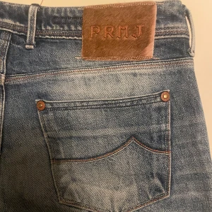 Jacob cohen jeans - Tjena! Säljer nu mina Jacob cohen jeans i riktigt bra skick! Om du har några andra frågor är de bara att skriva!
