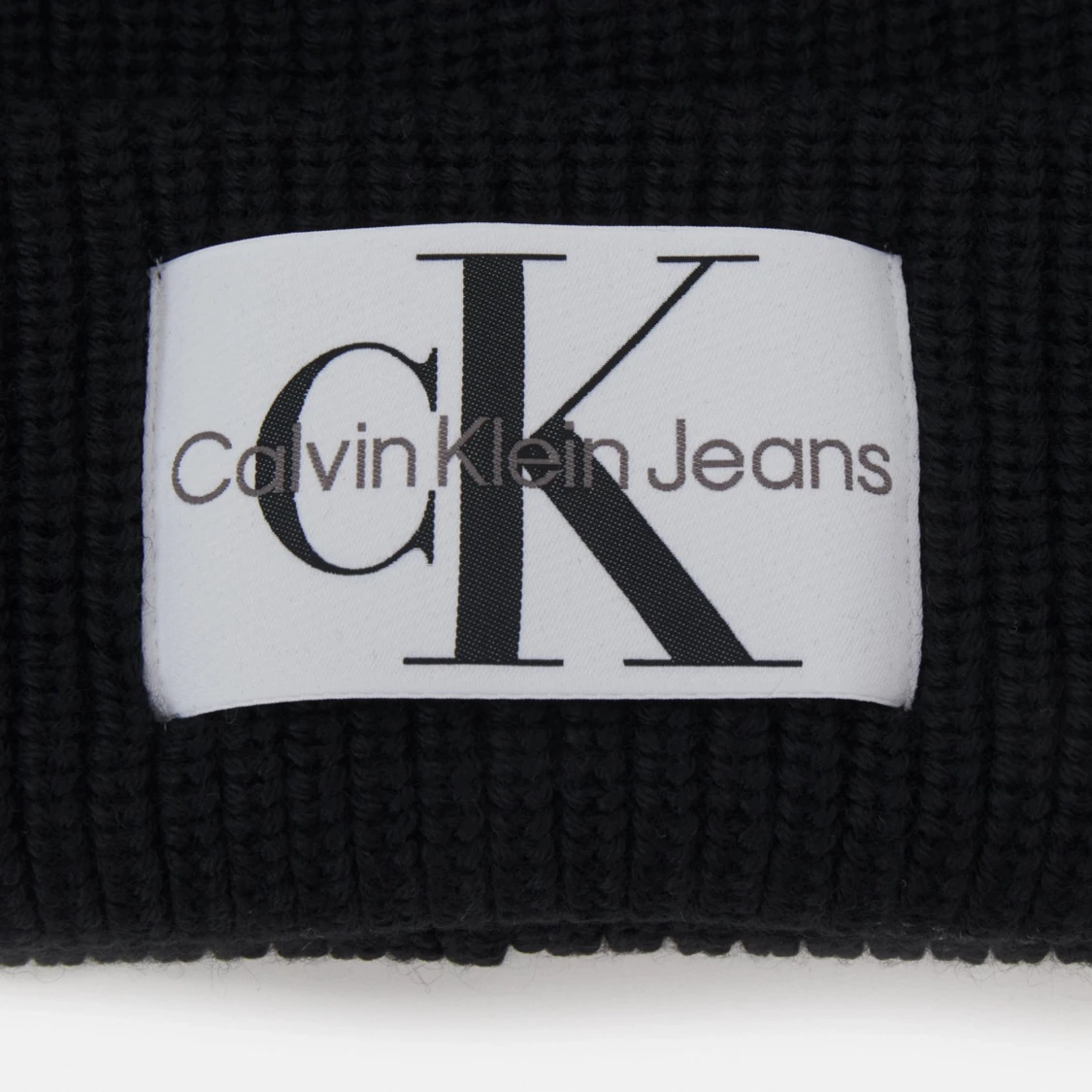 Svart mössa från Calvin Klein  - 1