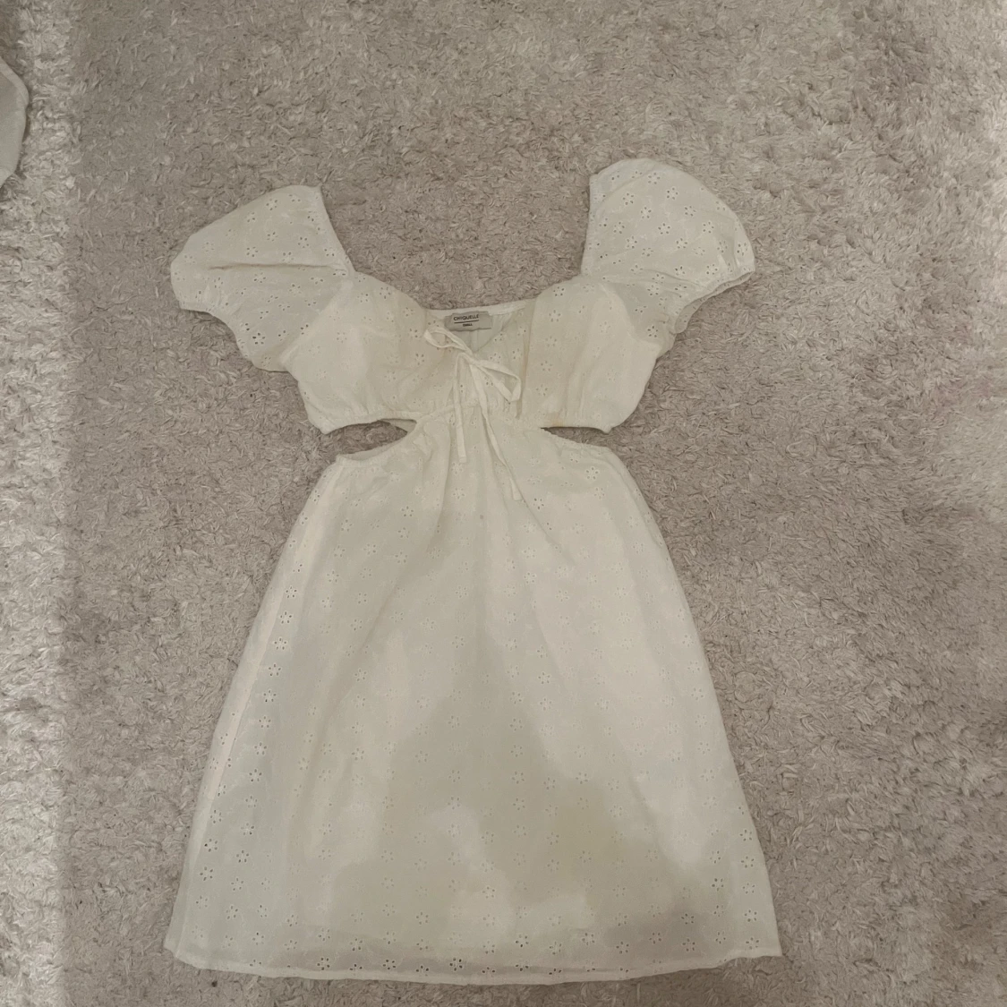 Vit klänning med puffärmar