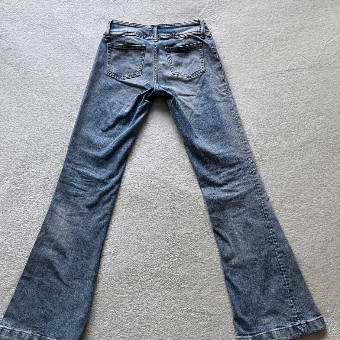 Blå bootcut jeans - 2