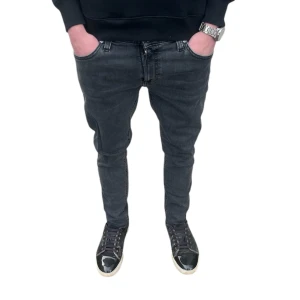 Nudie jeans  - Säljer nu dessa nudie jeans i grymt skick, nypris 1600+, modellen är ca 175, w32, hör av dig vid intresse!