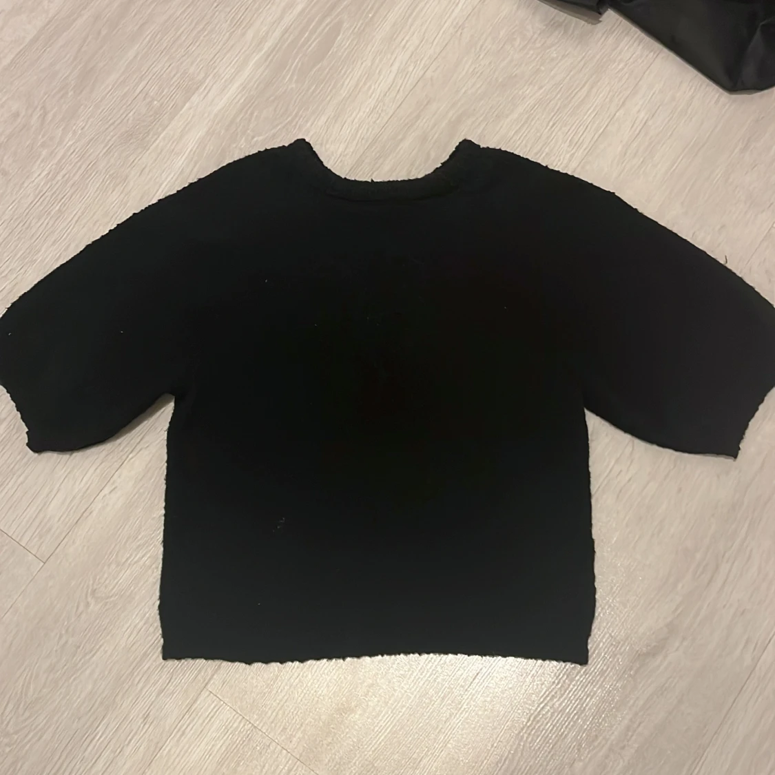 Svart stickad tröja