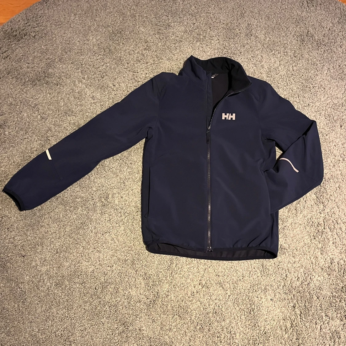 Mörkblå jacka från Helly Hansen