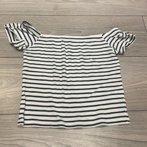 Söt tröja  - Knappt använd. Nyskick. Finns i Stockholm 🌸