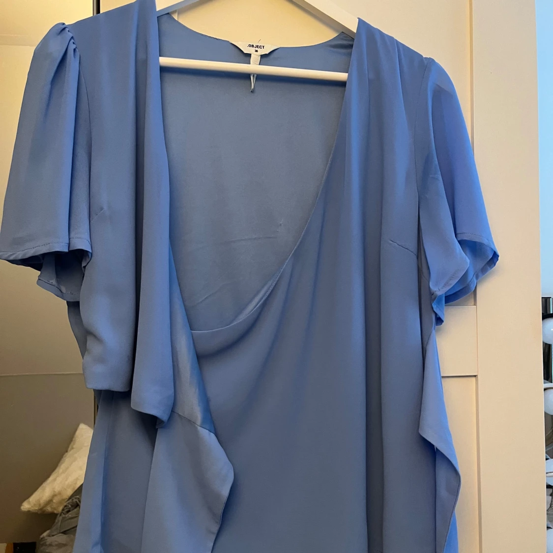 Blå blus med knytning - 92