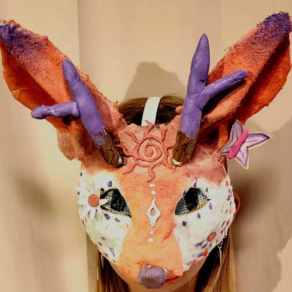 En therian mask av en ren, fur går att få på om så önskas♡ Du får med en gåva om du köper och pris kan diskuteras💕. Accessoarer.