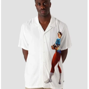 Kortärmad skjorta från HUF - Helt oanvänd skjorta från HUF    Nypris 1199kr