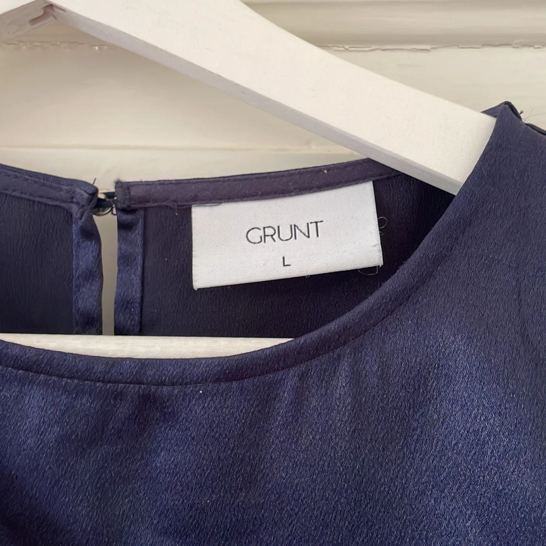 Blå glansig blus - 91