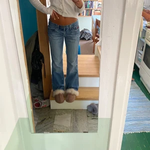 Lågmidjade jeans - Så snygga Americanos!! Älskar modellen men tyvärr liite små. Skulle säga att dem passar perfekt för någon som är ca 155-165. Om ni undrar något är det bara att fråga!!