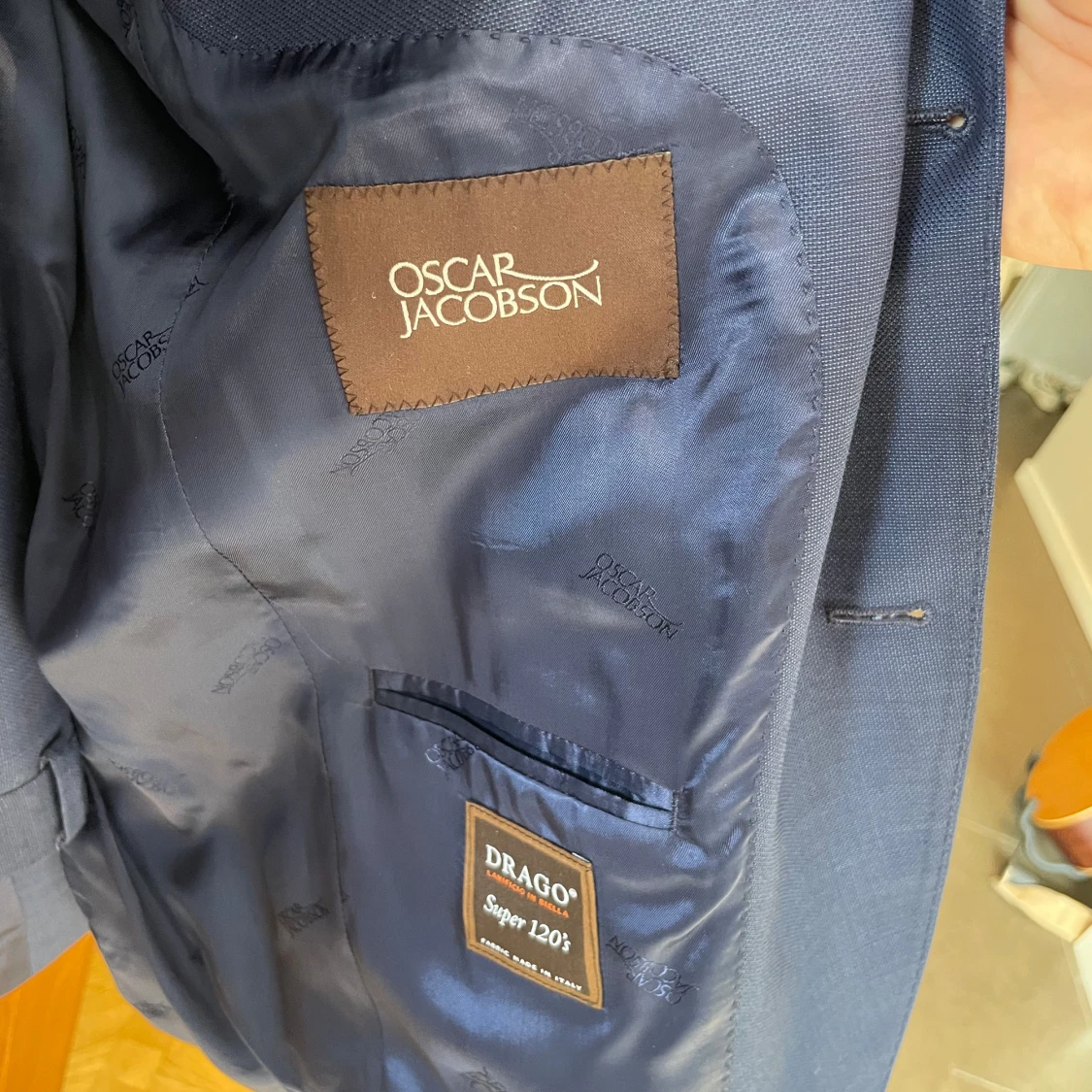 Oanvänd Oscar Jacobsson full kostym blå - 90