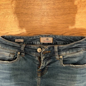 Ltb jeans  - Jätte coola LTB jeans som är lågmidjade och bootcut. Väldigt bra skick. 