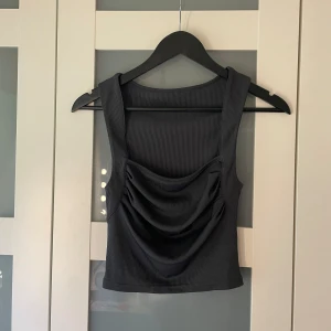 Mörkgrå topp - Mörkgrå topp från Cider i mycket fint skick! 