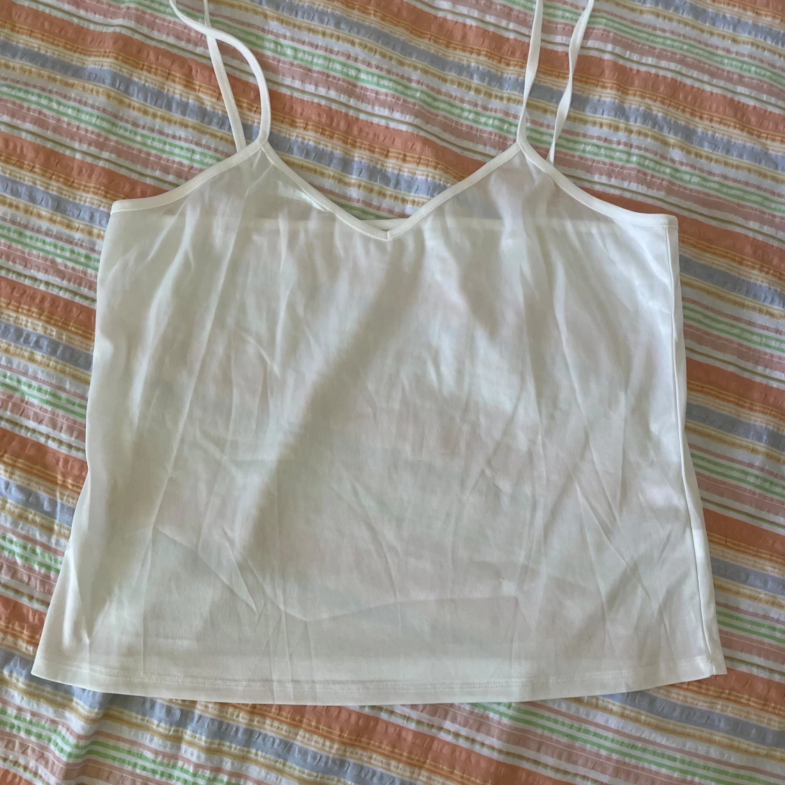 Vit ärmlös linnetopp - 90