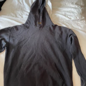 Hoodie - Hoodie från zara i stlk M. Saknar snöre och är rätt urtvättad
