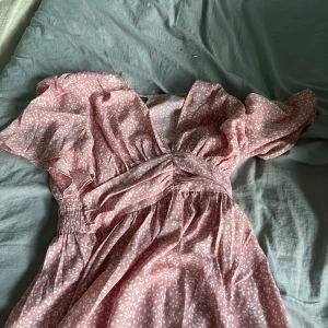  Inte alls använt typ -  Har använt typ  två gånger väldigt fin klänning men kommer inte till användning💕