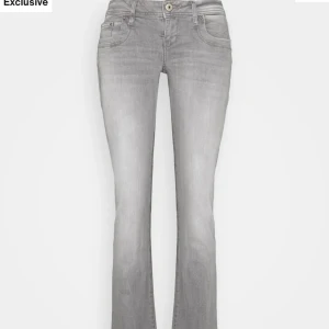 Ltb jeans - Säljer de här gråa Ltb jeansen i storlek 28/34 då de va för stora för mig!!! De är slutsålda överallt och dessa är i fint skick 💕💕💕💕hör av er vid frågor 
