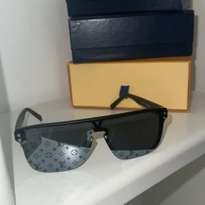 Lv sol glasögon - Hel nya inga fel, box allt tillkommer.