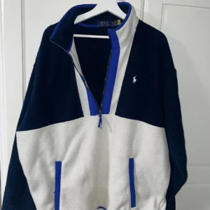 Ralph lauren tröja  - storlek L, mycke bra skick. Skriv för mer bilder och info 