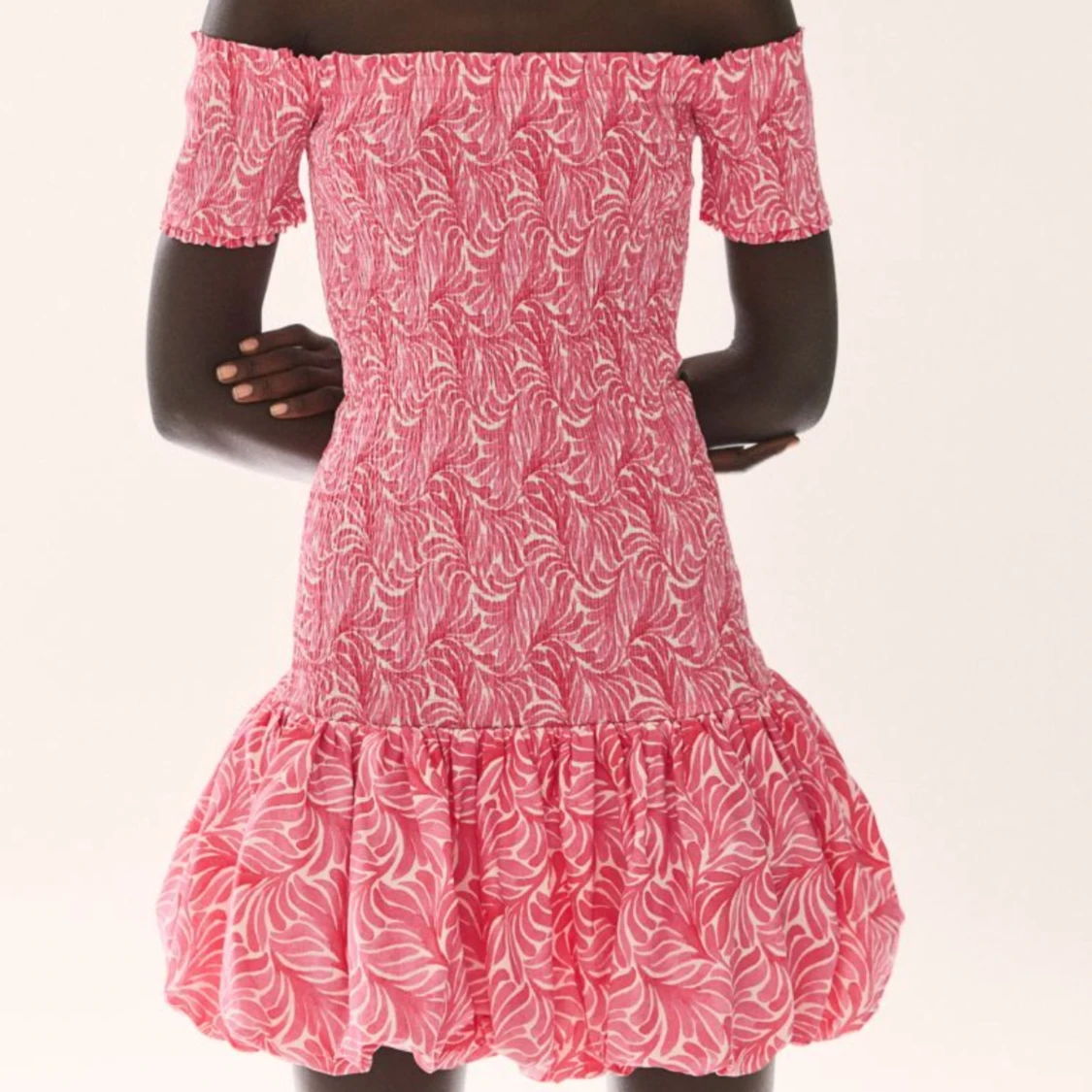 smockad klänning hm