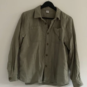Lindex overshirt - Lindex overshirt helt ny.Storlek 158 men sitter större.
