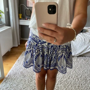 Jättesnygg kjol  - Jättesnygg kjol från Zara, säljer då den är lite liten för mig!! 🩷