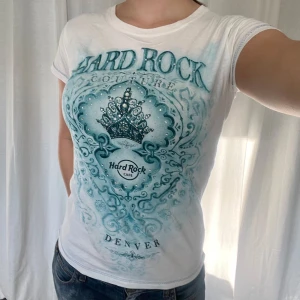 Vit Hard Rock Café t-shirt - Vit t-shirt från Hard Rock Café med tryck på framsidan 💘