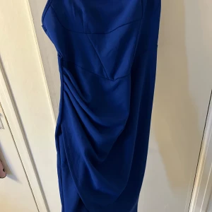 Kläning  - En jättefin kläning från Shein. Aldrig användt. Passar bra för nattklub eller nån fest.