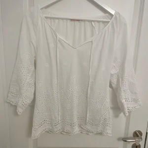 Vit blus - En jättefin vit blus från indiska🩷