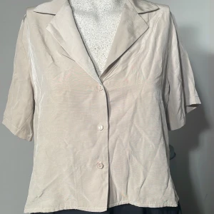 Skjorta - Fint använt skick storlek 38