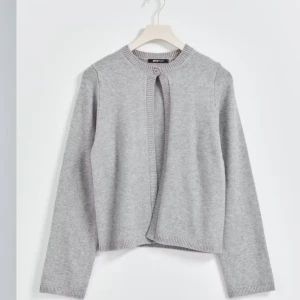 Ginatricot kofta  - Super fin kofta från Ginatricot 🩷kan skicka fler bilder med den på vid intresse! Super bra skick 