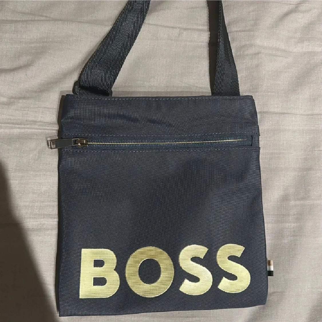 Svart axelväska från Boss - 4